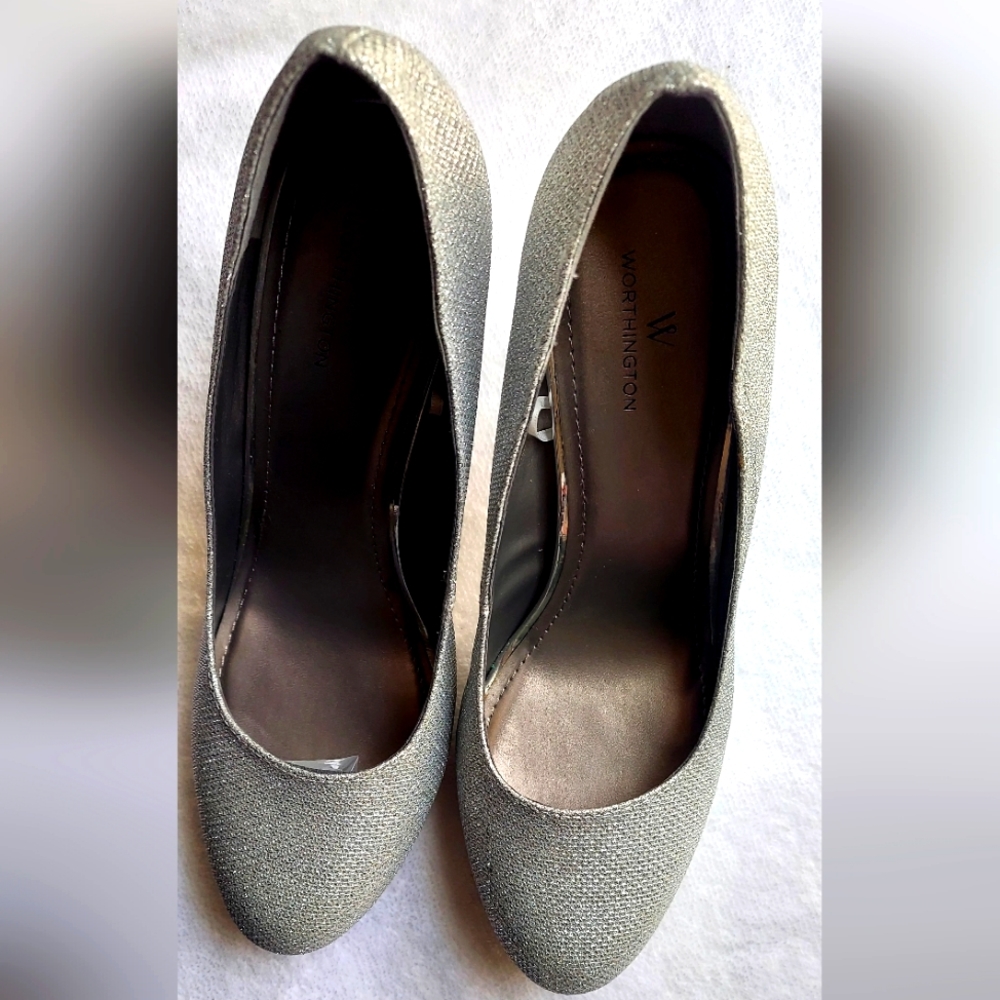 New Worthington Jean Silver Size 9 Pumps